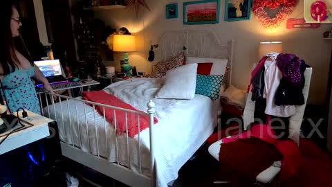 Strawberry Jane online show from January 30, 7:15 pm