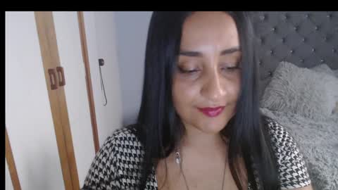 Lunhaa   online show from February 17, 7:33 pm