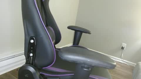 Snapshot of yarabrynnn chatting on December 5, 6:22 pm YARA online show from December 5, 6:22 pm