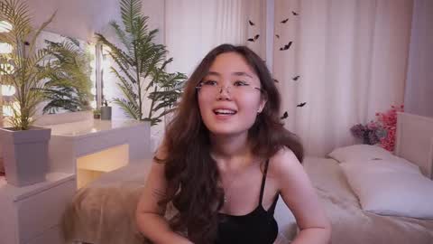 Snapshot of yasminekeats chatting on October 31, 7:12 am Nerida online show from October 31, 7:12 am