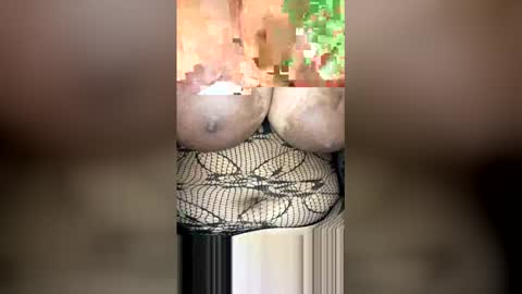 yazmeensosexy online show from January 11, 5:01 am