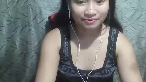 Snapshot of yhang_19 chatting on October 21, 2:43 pm yhang_19 online show from October 21, 2:43 pm