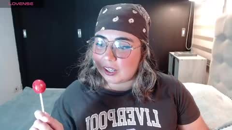 hii i am yini online show from May 14, 3:12 am