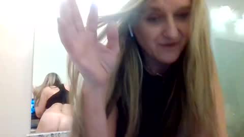 yogabuttttttt online show from March 28, 5:29 am