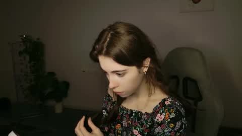 yoka_paradoxxx online show from November 18, 5:08 am