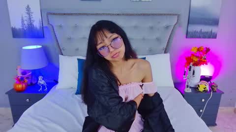 Snapshot of yommi_winx chatting on October 22, 10:04 pm Yommi Winx online show from October 22, 10:04 pm
