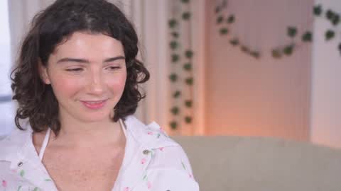 Elizabeth brunette -- Darline blonde  online show from December 8, 7:05 am