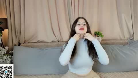 Elizabeth brunette -- Darline blonde  online show from November 3, 8:40 am