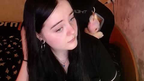 your_8a8y online show from December 18, 12:32 pm