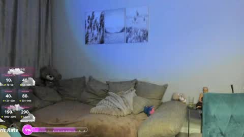 Camilla online show from April 5, 7:02 pm