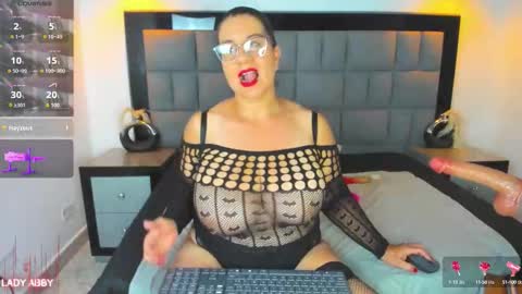 your_lady_milf online show from October 15, 9:17 pm