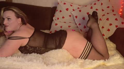 Anna online show from April 9, 5:07 pm