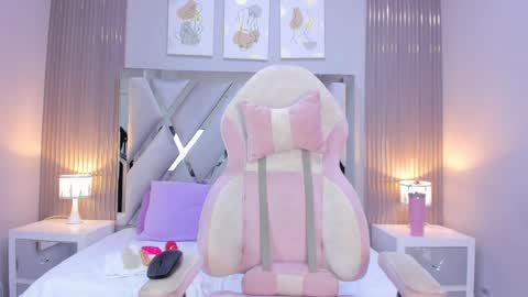 Zoe  online show from April 1, 1:41 pm