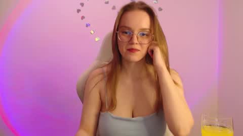 Snapshot of yourdreamray chatting on February 15, 8:23 pm Lana online show from February 15, 8:23 pm