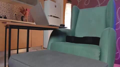 Snapshot of yourfreebird chatting on February 15, 10:00 am Maria online show from February 15, 10:00 am