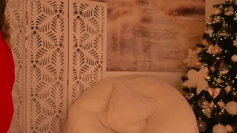 Snapshot of yourmidnightcoffee chatting on December 14, 8:08 pm Sarah online show from December 14, 8:08 pm