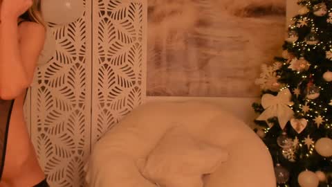 Snapshot of yourmidnightcoffee chatting on January 4, 8:37 pm Sarah online show from January 4, 8:37 pm