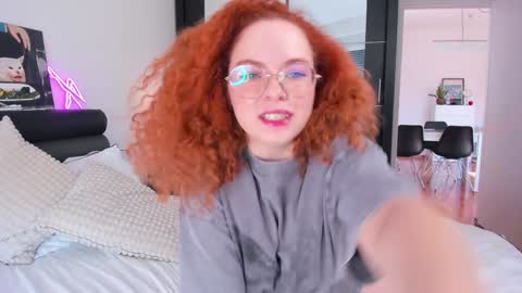 Snapshot of yourpie_ash chatting on February 8, 9:35 am Ashley online show from February 8, 9:35 am