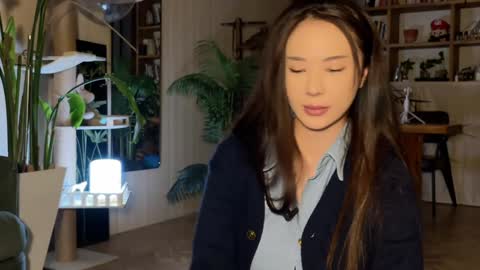 lili online show from November 27, 2:42 pm