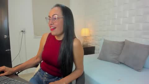 Y U L I T Z A online show from November 21, 12:51 pm