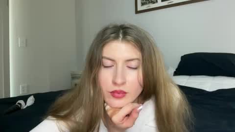 yumiandwolf online show from February 20, 10:59 pm