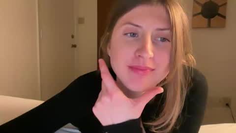 yumiandwolf online show from March 31, 7:41 am