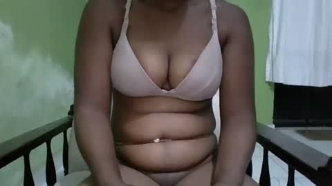 Snapshot of yummychocolate_2 chatting on October 23, 3:23 am YUMMY online show from October 23, 3:23 am