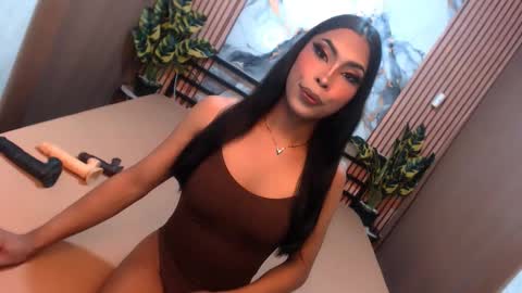 yvonnellvs online show from February 19, 2:55 am