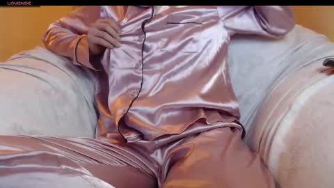 yzza_suave online show from March 11, 8:20 pm