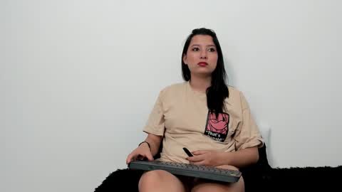 zammii69 online show from October 25, 8:37 pm