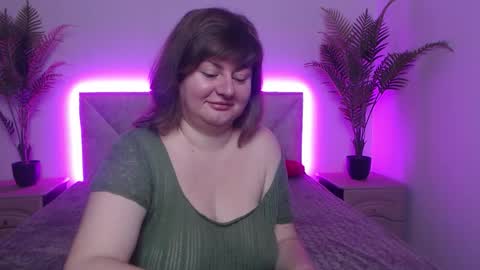 zannadreil online show from September 18, 11:53 am