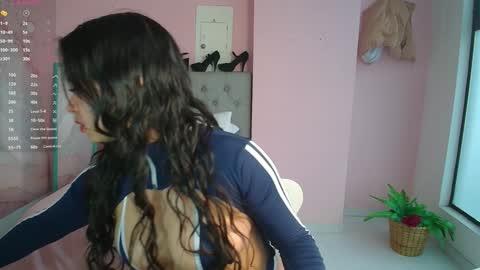Snapshot of zarah_torres chatting on January 11, 4:36 pm Zarah  online show from January 11, 4:36 pm