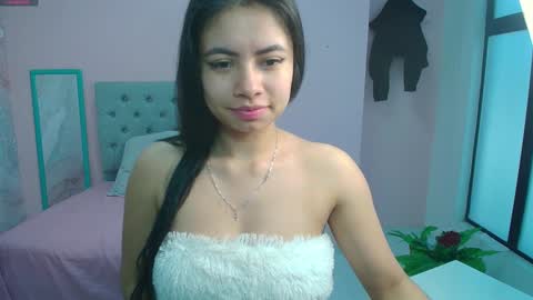 Snapshot of zarah_torres chatting on December 11, 2:22 pm Zarah  online show from December 11, 2:22 pm
