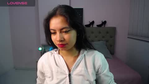 Snapshot of zarah_torres chatting on December 7, 1:40 pm Zarah  online show from December 7, 1:40 pm