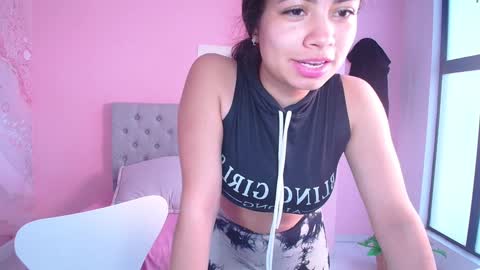 Snapshot of zarah_torres chatting on December 6, 4:17 pm Zarah  online show from December 6, 4:17 pm