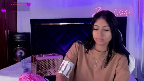 Zara Lim  online show from November 24, 7:49 pm