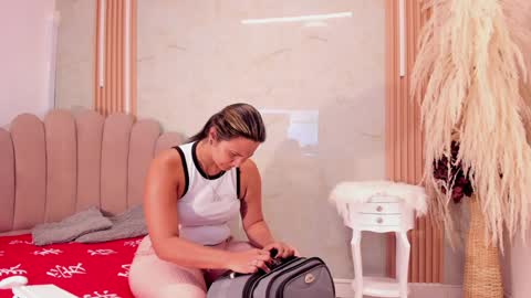 Hello Im Samantha  online show from December 5, 12:11 pm