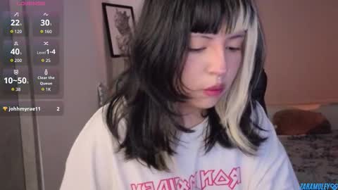 Snapshot of zaramuley chatting on October 25, 11:55 pm Zara muley online show from October 25, 11:55 pm