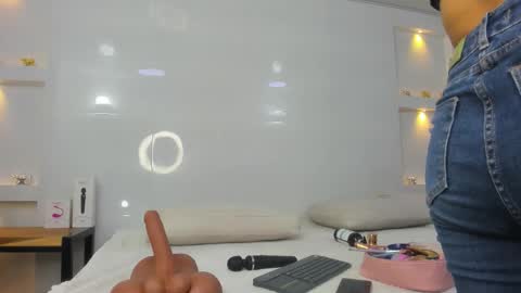 Zenda Evans online show from January 6, 4:16 am