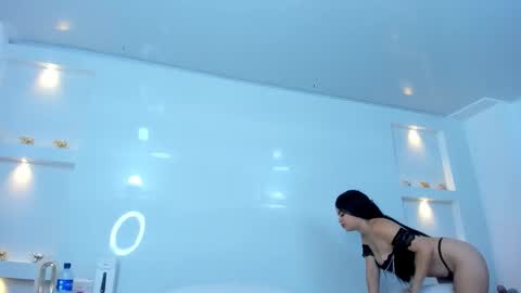 Zenda Evans online show from November 13, 4:11 am