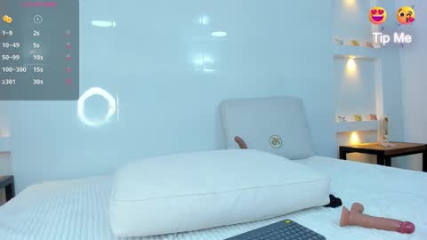 Zenda Evans online show from March 8, 4:31 am