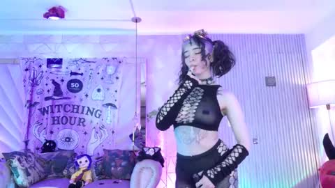    online show from November 21, 2:52 pm