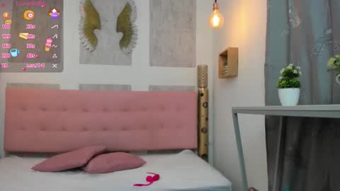 ZHAMIRA  ANDRES online show from January 18, 8:16 pm