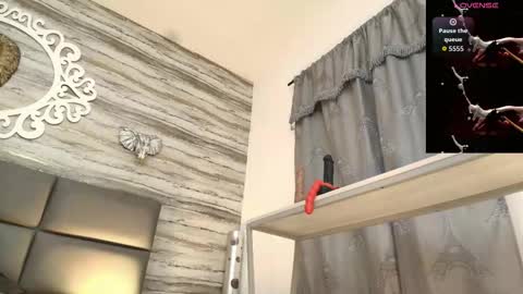 ZHAMIRA  ANDRES online show from February 13, 1:29 am