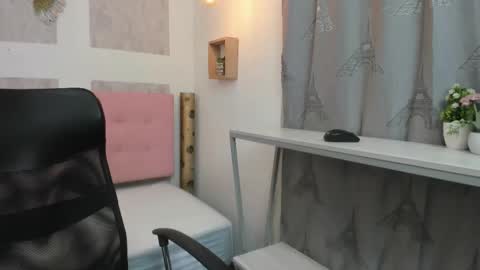 ZHAMIRA  ANDRES online show from January 8, 8:57 pm