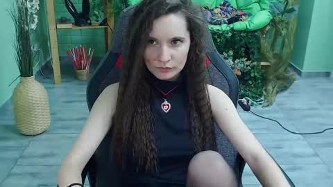 zianichols online show from March 6, 8:48 pm