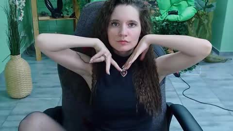 zianichols online show from March 4, 10:05 pm