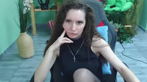 zianichols online show from February 21, 10:37 pm