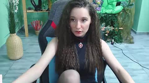 zianichols online show from February 28, 9:23 pm