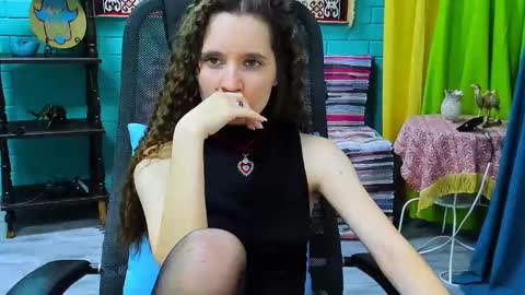 zianichols online show from March 11, 12:06 pm